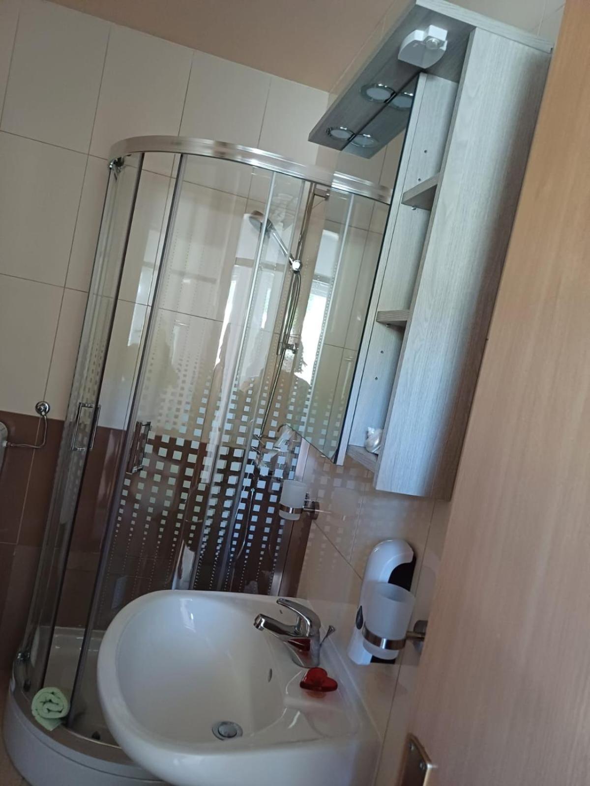 Ambiente Appartement Jasenice  Buitenkant foto