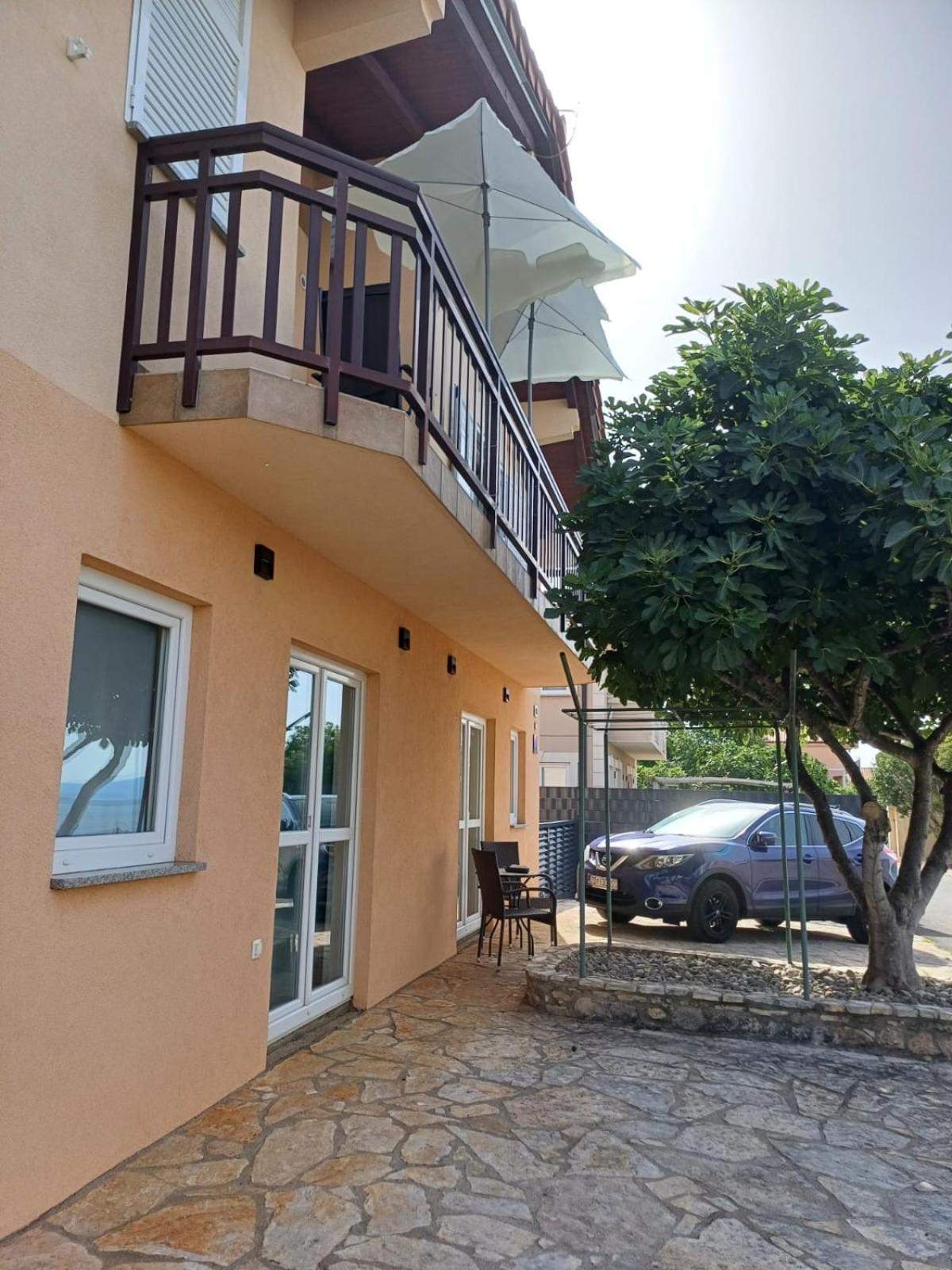 Ambiente Appartement Jasenice  Buitenkant foto
