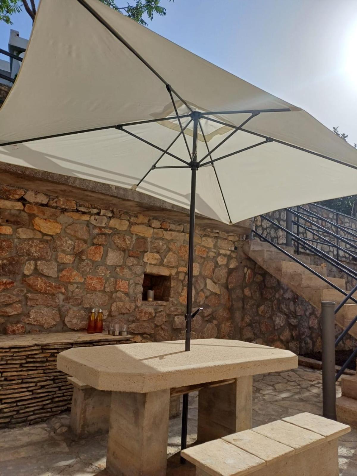 Ambiente Appartement Jasenice  Buitenkant foto